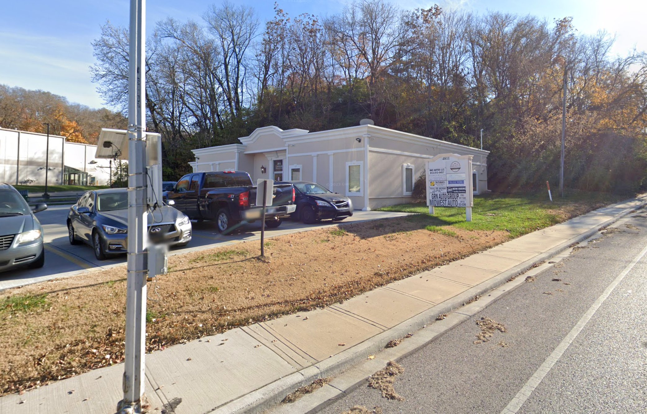 Lamar Ave office exterior in Mission, KS — Barrett Properties